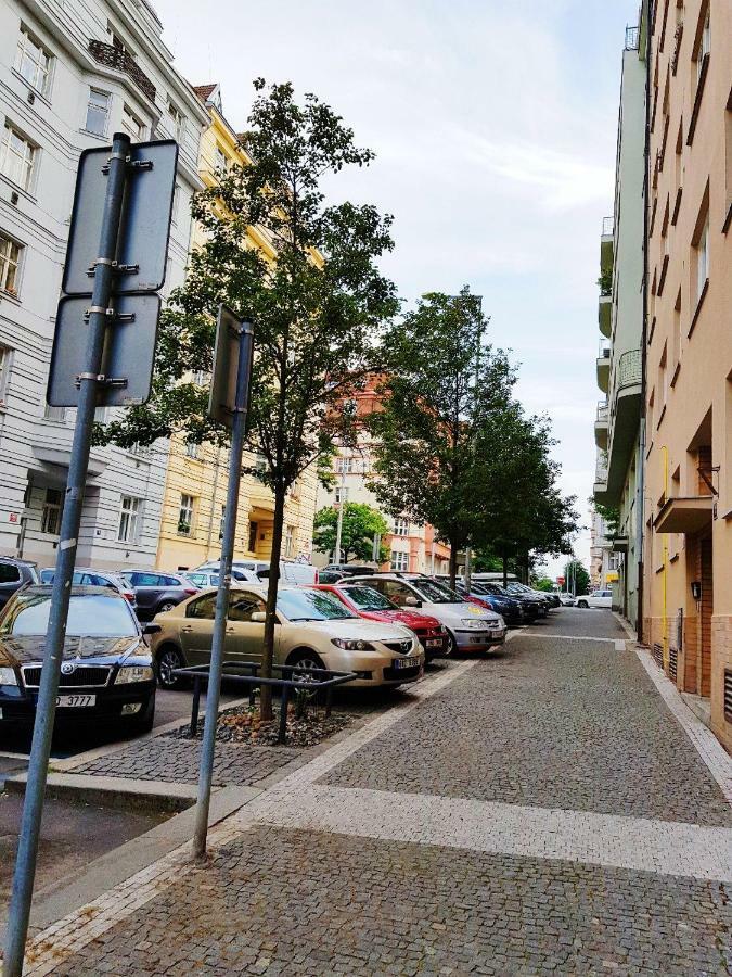 时尚公寓 - 距离地铁站仅有几步之遥 布拉格 外观 照片